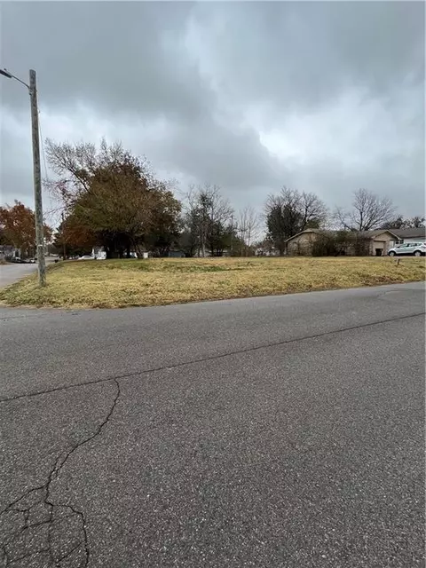 727 W Virginia Ave, Chickasha, OK 73018