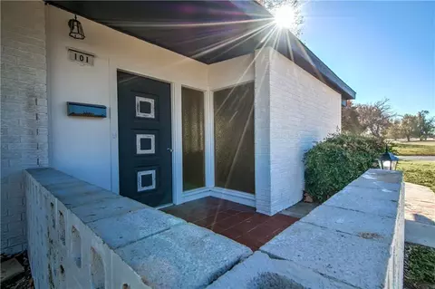 101 Sandra Rd, Clinton, OK 73601 photo 2