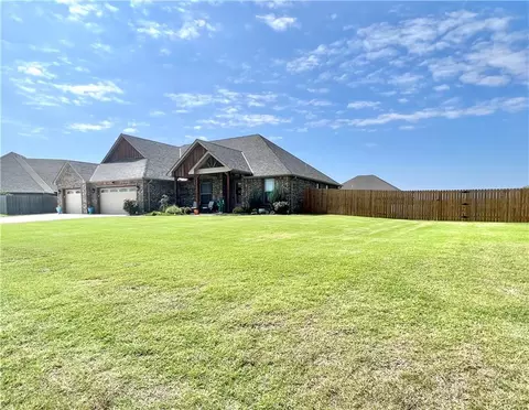1215 Hummingbird Dr, Cache, OK 73527 photo 3