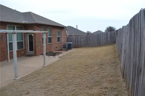 601 Hedgewood Dr, Moore, OK 73160 photo 24