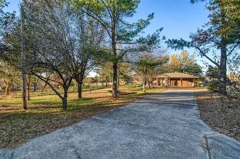 8601 E Franklin Rd, Norman, OK 73026 photo 1