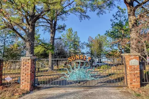 8601 E Franklin Rd, Norman, OK 73026 photo 2