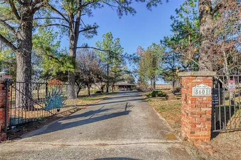 8601 E Franklin Rd, Norman, OK 73026 photo 3