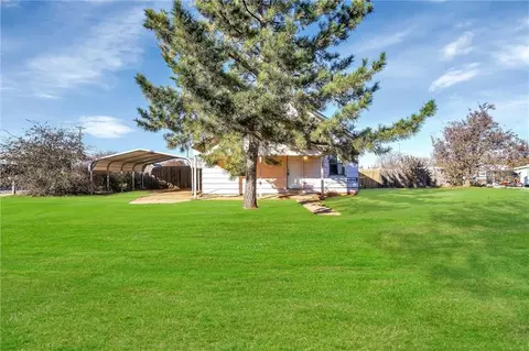 321 S 3rd St, Canute, OK 73626