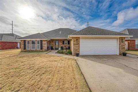 1808 Cougar Cir, Altus, OK 73521 photo 1