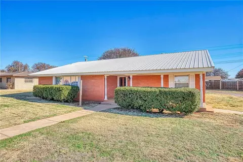 14 E Anchor, Sayre, OK 73662 photo 2