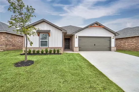 1113 NW 2nd St, Newcastle, OK 73065