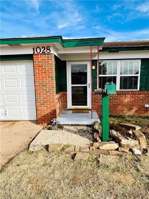 1028 Dill St, Altus, OK 73521 photo 2