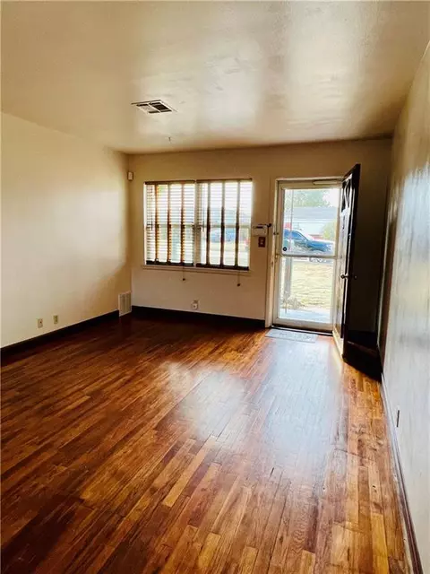 1028 Dill St, Altus, OK 73521 photo 4