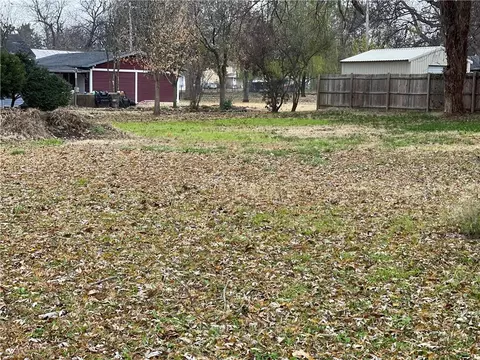 408 N Carr Ave, Wynnewood, OK 73098