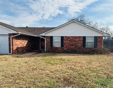 1220 E Hills Dr, Moore, OK 73160
