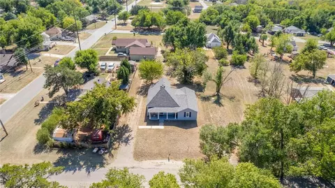 1419 E Springer Ave, Guthrie, OK 73044 photo 2