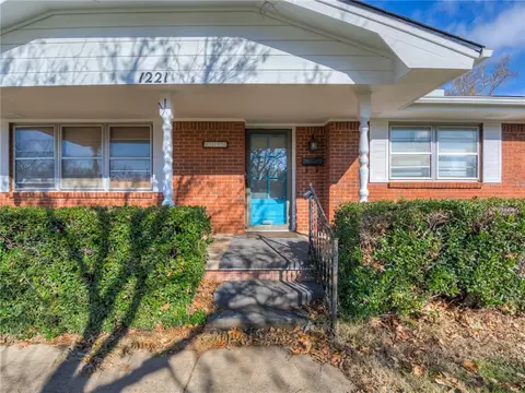 1221 Vine St, Norman, OK 73072 photo 3
