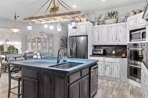 7985 Hilltop Ln, Newcastle, OK 73065