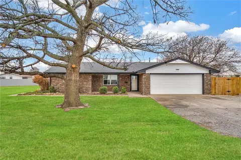 1220 E 2nd St, Cordell, OK 73632
