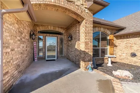 1007 Whispering Ridge Dr, Tuttle, OK 73089 photo 4