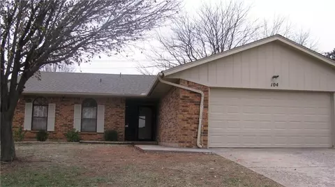 104 Chickasaw Ln, Yukon, OK 73099