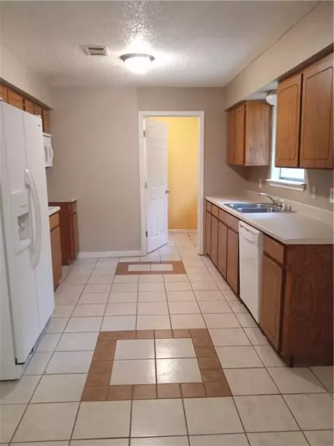 704 E Laurel St, Hugo, OK 74743