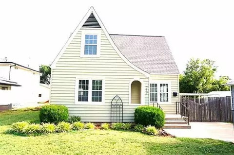 717 Jackson St, Perry, OK 73077 photo 1