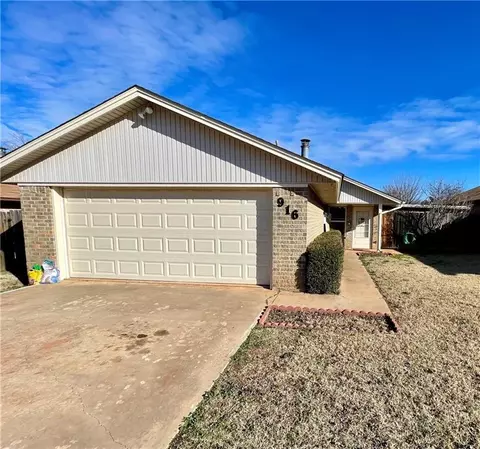 916 N Grady St, Altus, OK 73521 photo 2
