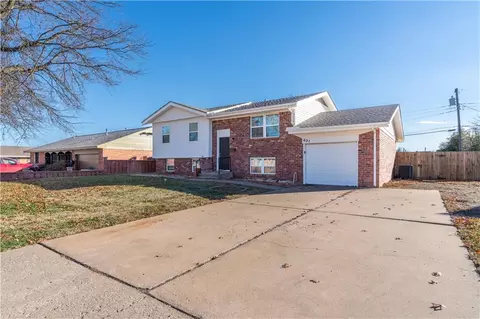 621 Amity Ln, El Reno, OK 73036