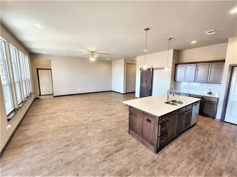 2033 E Rock Creek Rd, Tuttle, OK 73089 photo 6