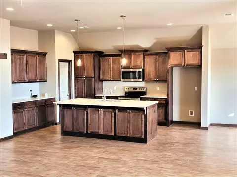 2033 E Rock Creek Rd, Tuttle, OK 73089 photo 2