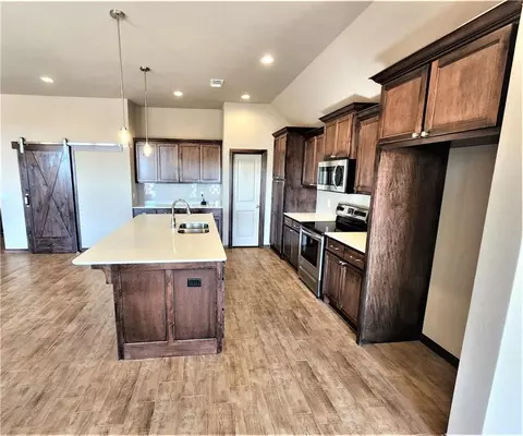 2033 E Rock Creek Rd, Tuttle, OK 73089 photo 4