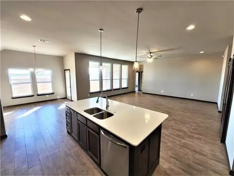 2033 E Rock Creek Rd, Tuttle, OK 73089 photo 7