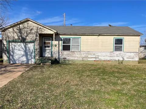 1107 Eula St, Altus, OK 73521 photo 2