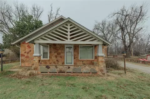 1315 S Division St, Guthrie, OK 73044