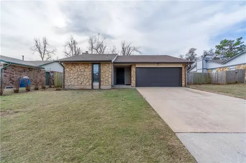9616 Willow Wind Dr, Midwest City, OK 73130