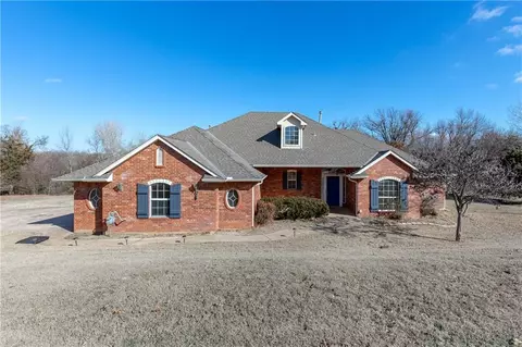 218 Cristina Dr, Guthrie, OK 73044
