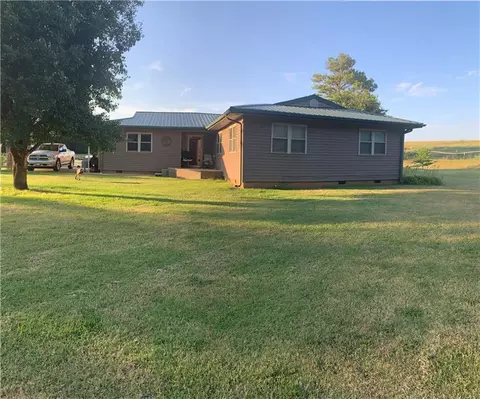 6082 County 1210 Rd, Hydro, OK 73048
