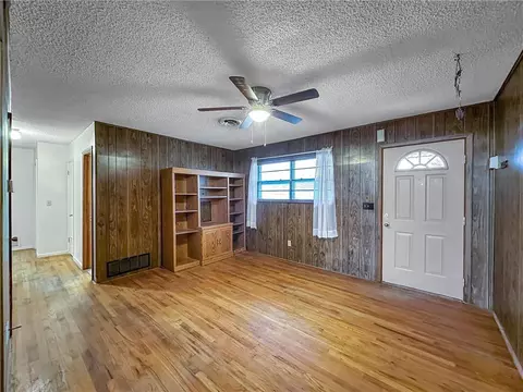 917 Hazel St, Altus, OK 73521 photo 2