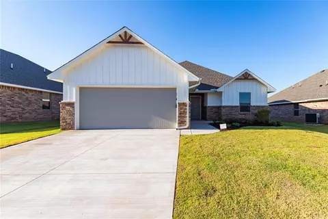 1628 NE 33rd St, Moore, OK 73160