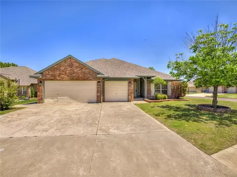 2012 Thomas Trl, Edmond, OK 73003
