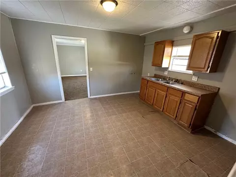 204 NW 4th St, Tuttle, OK 73089 photo 6