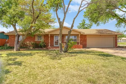 1221 N 12th St, Frederick, OK 73542