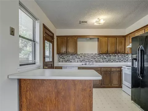 3 W Main St, Tuttle, OK 73089 photo 4