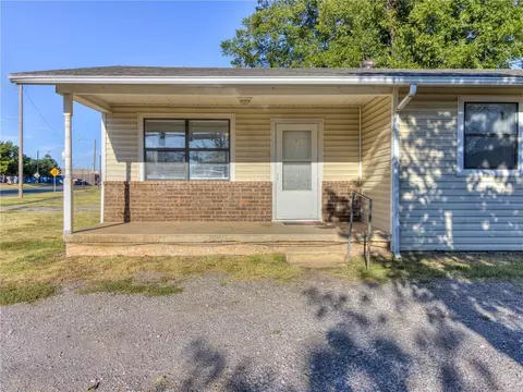 3 W Main St, Tuttle, OK 73089 photo 2