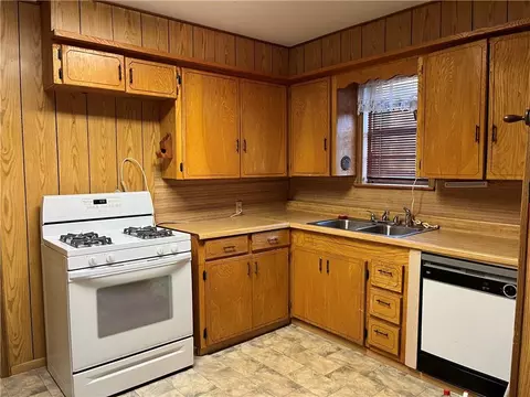 1002 N Lee St, Altus, OK 73521 photo 3