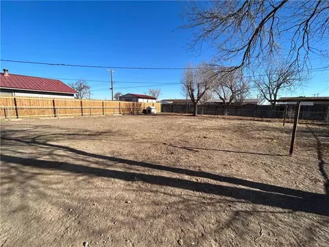 205 Will Rogers St, Guymon, OK 73942 photo 3