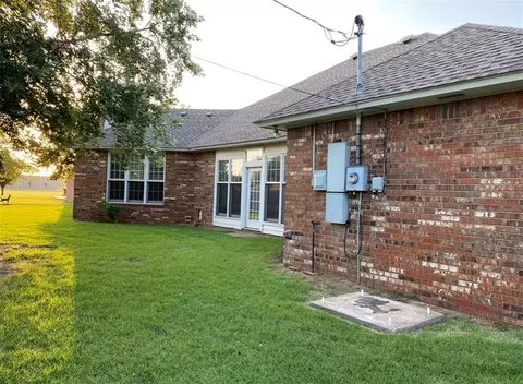 518 Chisholm Trail Dr, Watonga, OK 73772 photo 3