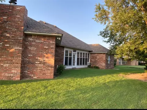 518 Chisholm Trail Dr, Watonga, OK 73772 photo 4
