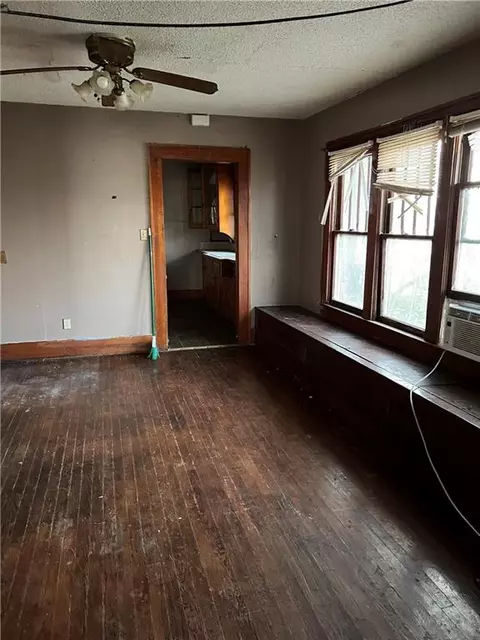 404 W C St, Olustee, OK 73560 photo 3