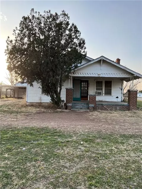 404 W C St, Olustee, OK 73560