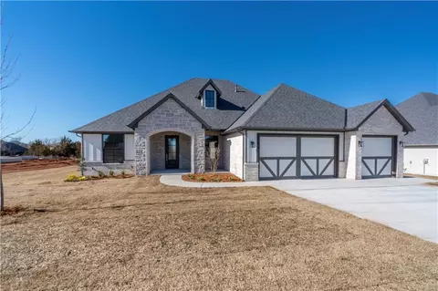 1055 Colonial Ave, Tuttle, OK 73089 photo 2