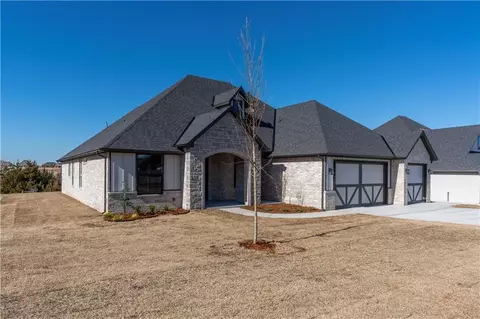 1055 Colonial Ave, Tuttle, OK 73089 photo 3