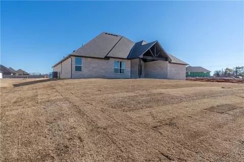 1055 Colonial Ave, Tuttle, OK 73089 photo 16